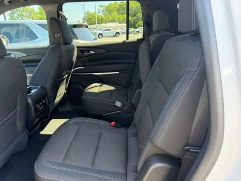 Used 2024 Chevrolet Traverse LT FWD image 12