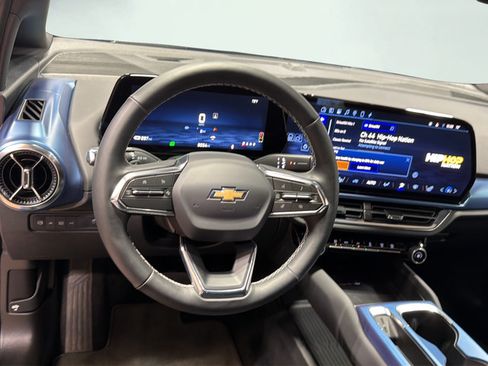 Used 2025 Chevrolet Equinox EV LT w/ Convenience Package FWD image 19