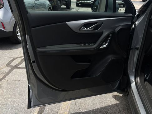 Used 2025 Chevrolet Blazer LT FWD image 18