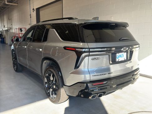 Used 2025 Chevrolet Traverse RS w/ LPO, Floor Liner Package AWD/4WD image 3