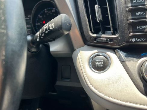 Used 2018 Toyota RAV4 XLE FWD image 20