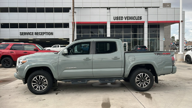 Used 2022 Toyota Tacoma TRD Sport w/ Technology Package AWD/4WD image 3