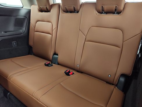 New 2026 Nissan Pathfinder Platinum FWD image 16