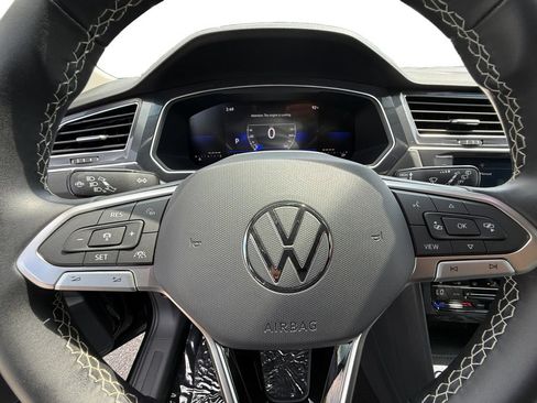 Used 2023 Volkswagen Tiguan SE FWD image 15