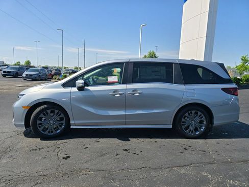New 2026 Honda Odyssey Touring image 5