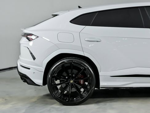 Used 2020 Lamborghini Urus image 13