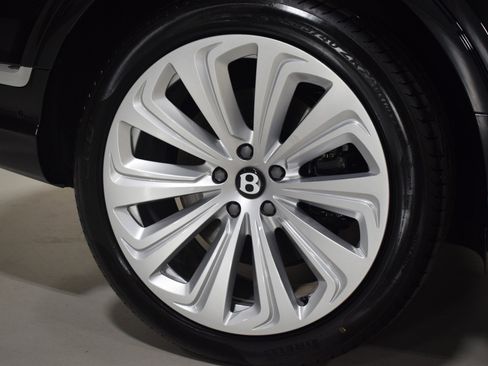 New 2025 Bentley Bentayga image 6