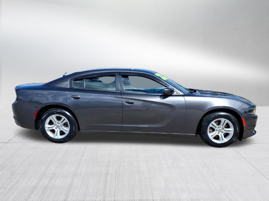 Used 2022 Dodge Charger SXT RWD image 3