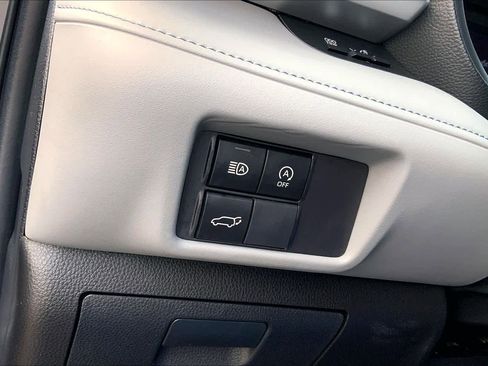 Used 2024 Toyota Highlander LE image 33