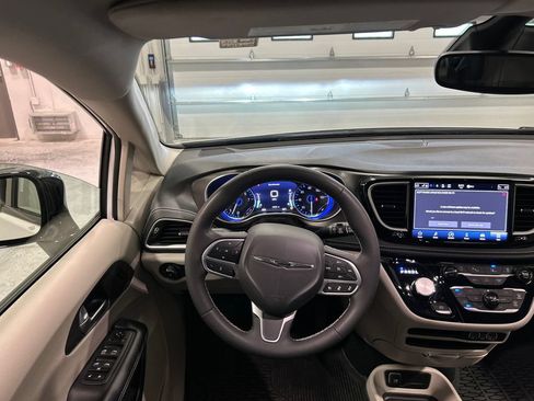 Used 2024 Chrysler Pacifica Touring-L w/ Road Tripper Package FWD image 28