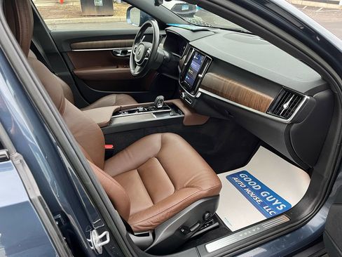 Used 2022 Volvo V90 B6 Cross Country image 19