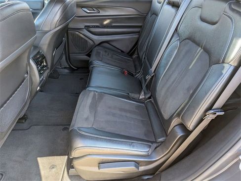 Used 2024 Jeep Grand Cherokee L Altitude image 24