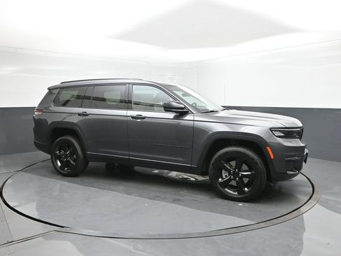 New 2025 Jeep Grand Cherokee L Limited w/ Black Appearance Package image 17
