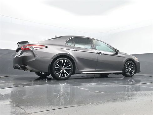 Used 2020 Toyota Camry SE image 24