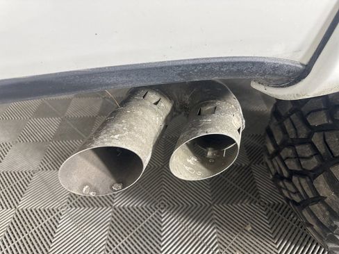 Used 2022 Ford F250 Lariat w/ Tremor Off-Road Package image 11