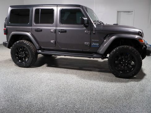 Used 2023 Jeep Wrangler Unlimited Sahara w/ Cold Weather Group AWD/4WD image 7