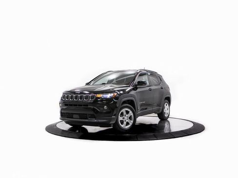 Used 2023 Jeep Compass Latitude image 1