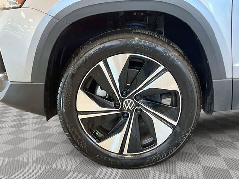 Used 2025 Volkswagen Taos SE AWD/4WD image 9