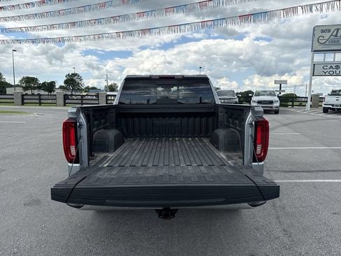Used 2024 GMC Sierra 1500 SLT w/ SLT Premium Plus Package AWD/4WD image 17