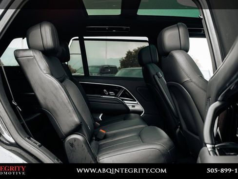 Used 2025 Land Rover Range Rover Long Wheelbase SE AWD/4WD image 43