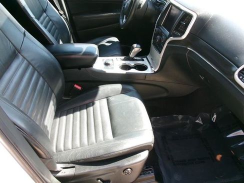 Used 2018 Jeep Grand Cherokee Limited AWD/4WD image 17
