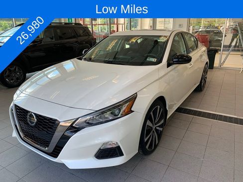 Used 2020 Nissan Altima 2.5 SR w/ Premium Package FWD image 2