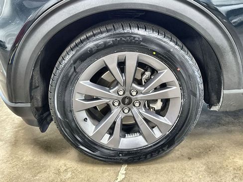 Used 2023 Ford Explorer XLT w/ Equipment Group 202A RWD image 33