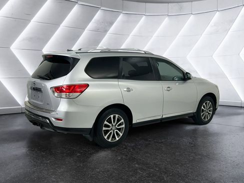 Used 2014 Nissan Pathfinder SL w/ Trailer Tow Package image 4