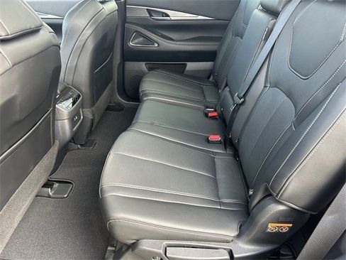 Certified 2025 INFINITI QX60 Luxe w/ Vision Package image 18