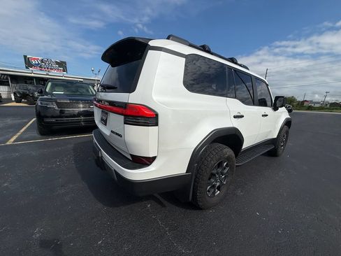 Used 2024 Lexus GX 550 AWD/4WD image 3
