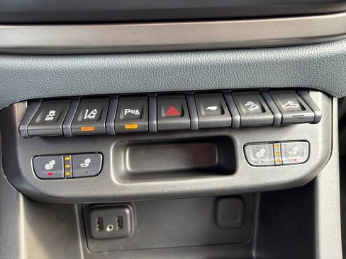 Used 2022 Chevrolet Colorado Z71 w/ Safety Package image 6