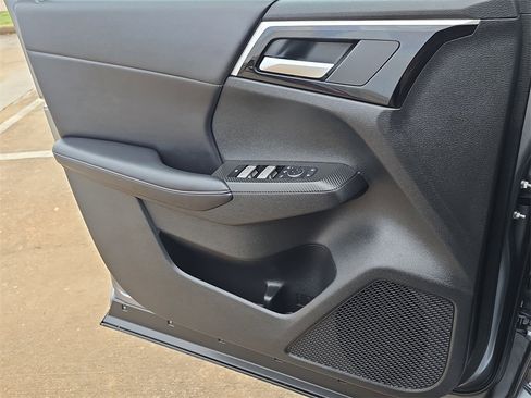 Used 2024 Mitsubishi Outlander SE image 28