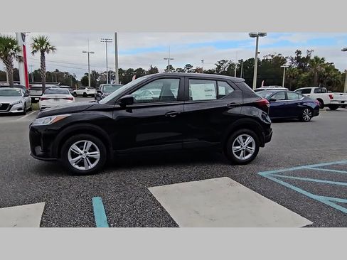 New 2025 Nissan Kicks Play S image 25