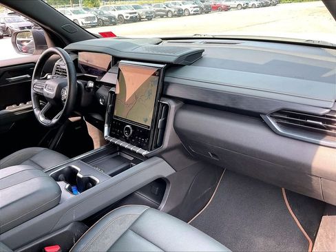Used 2024 GMC Acadia AT4 AWD/4WD image 13