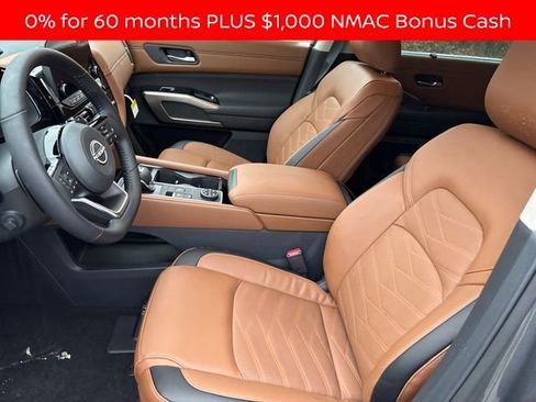 New 2025 Nissan Pathfinder Platinum image 4