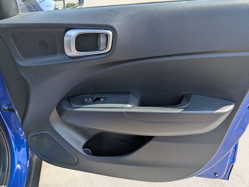 Used 2025 Hyundai Venue SEL FWD image 32
