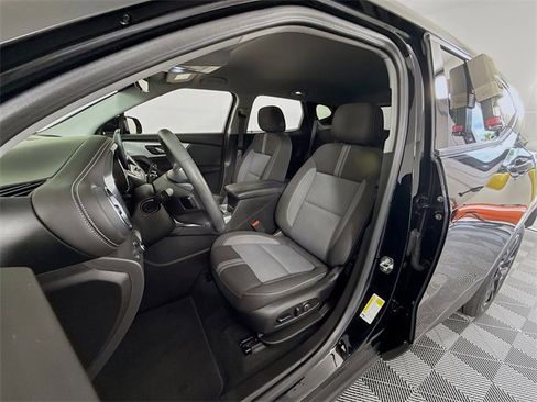 Used 2023 Chevrolet Blazer LT w/ Driver Confidence Package image 5