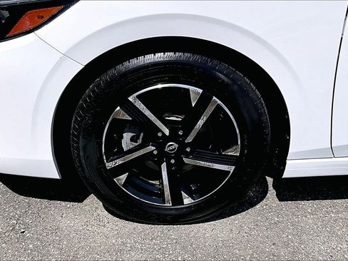 Used 2024 Nissan Sentra SV FWD image 7