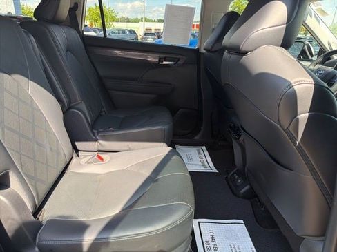 Used 2021 Toyota Highlander Platinum AWD/4WD image 19