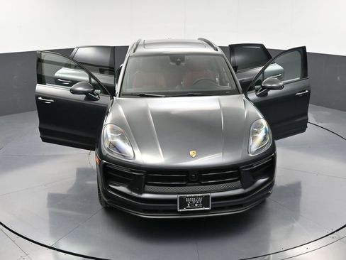 Certified 2025 Porsche Macan image 34