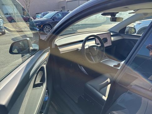 Used 2024 Tesla Model Y Long Range image 10