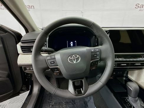 Used 2026 Toyota Camry XLE AWD/4WD image 11