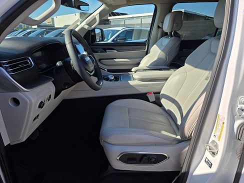 Used 2024 Jeep Wagoneer L Series II image 14