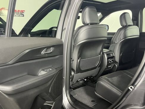 New 2025 Jeep Grand Cherokee Laredo image 25