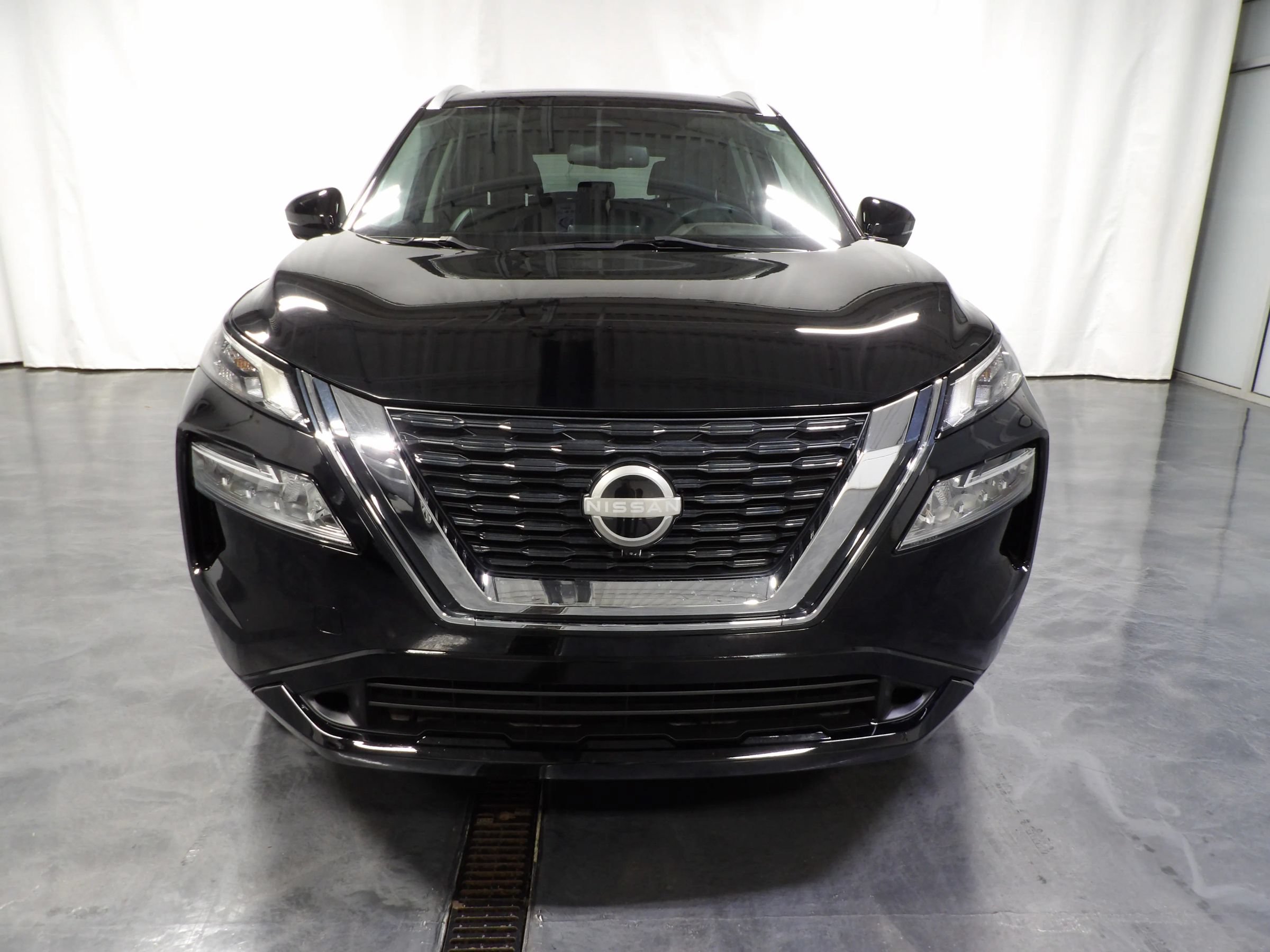 Used 2023 Nissan Rogue SL FWD image 2