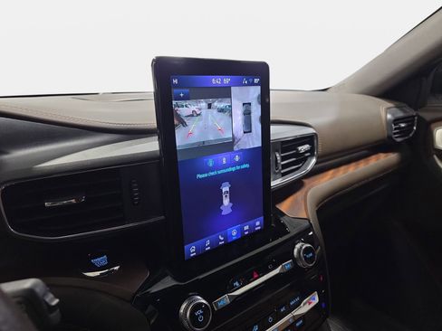 Used 2023 Ford Explorer King Ranch w/ Technology Package image 23