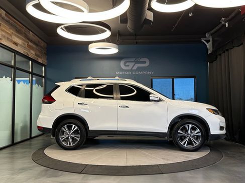 Used 2019 Nissan Rogue SV w/ Premium Package AWD/4WD image 2