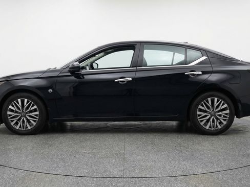 Used 2025 Nissan Altima 2.5 SV FWD image 5