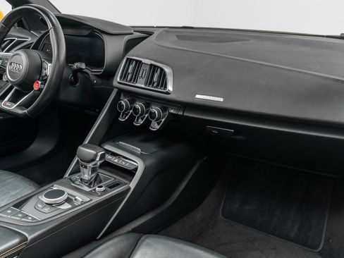 Used 2018 Audi R8 V10 AWD/4WD image 14