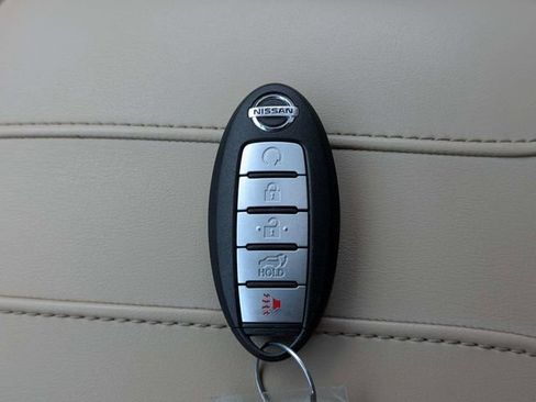 Used 2018 Nissan Rogue SL w/ Premium Package FWD image 31